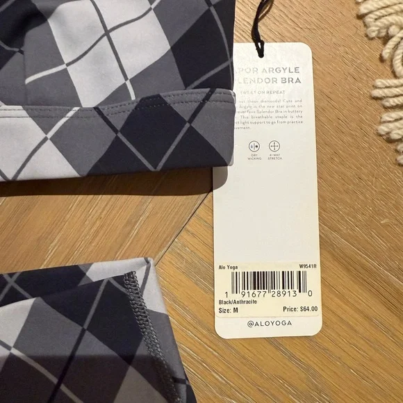 ALO Yoga Black and Gray Sports Bra & Short Set - Picture 4 of 6